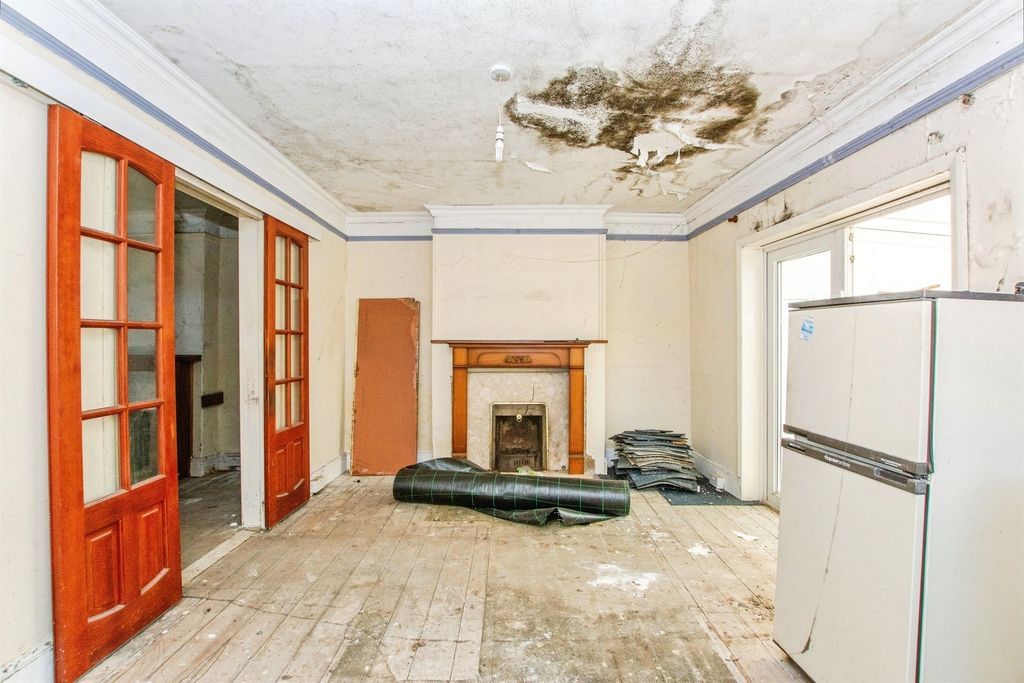Property photo 3 of 17