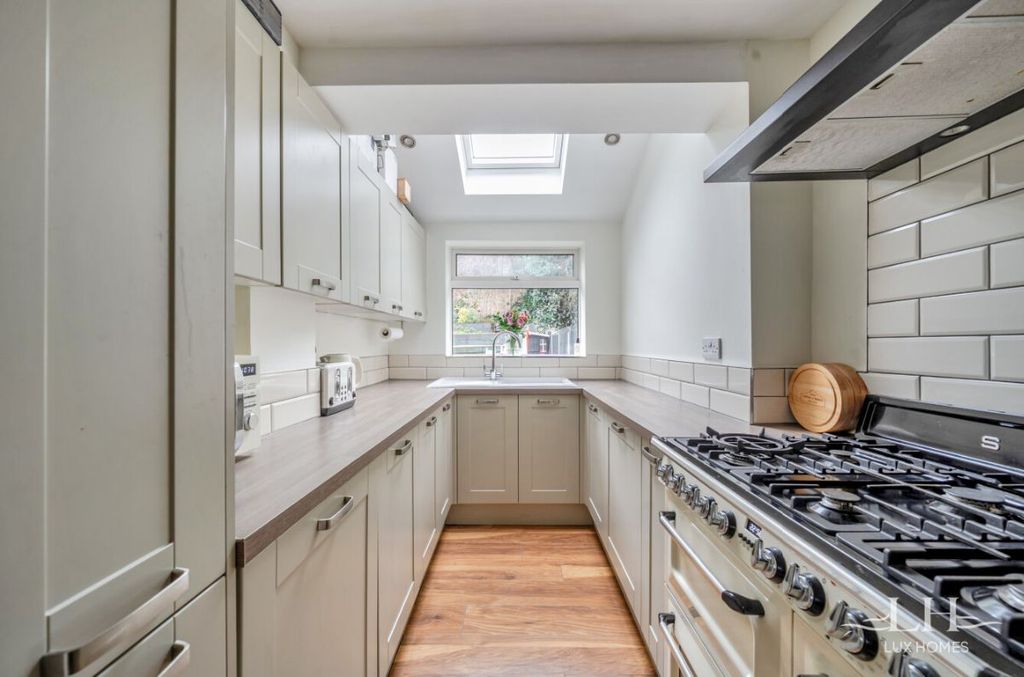 Property photo 3 of 25