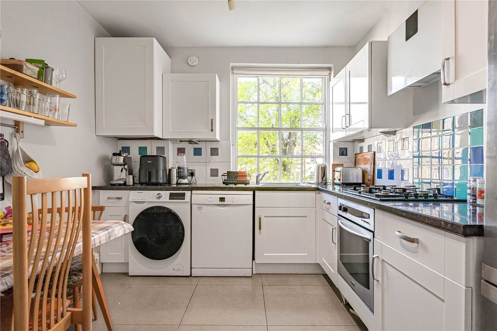 Property photo 3 of 25 Kitchen
