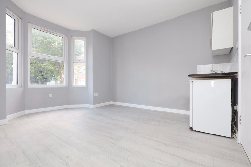 Property photo 2 of 3