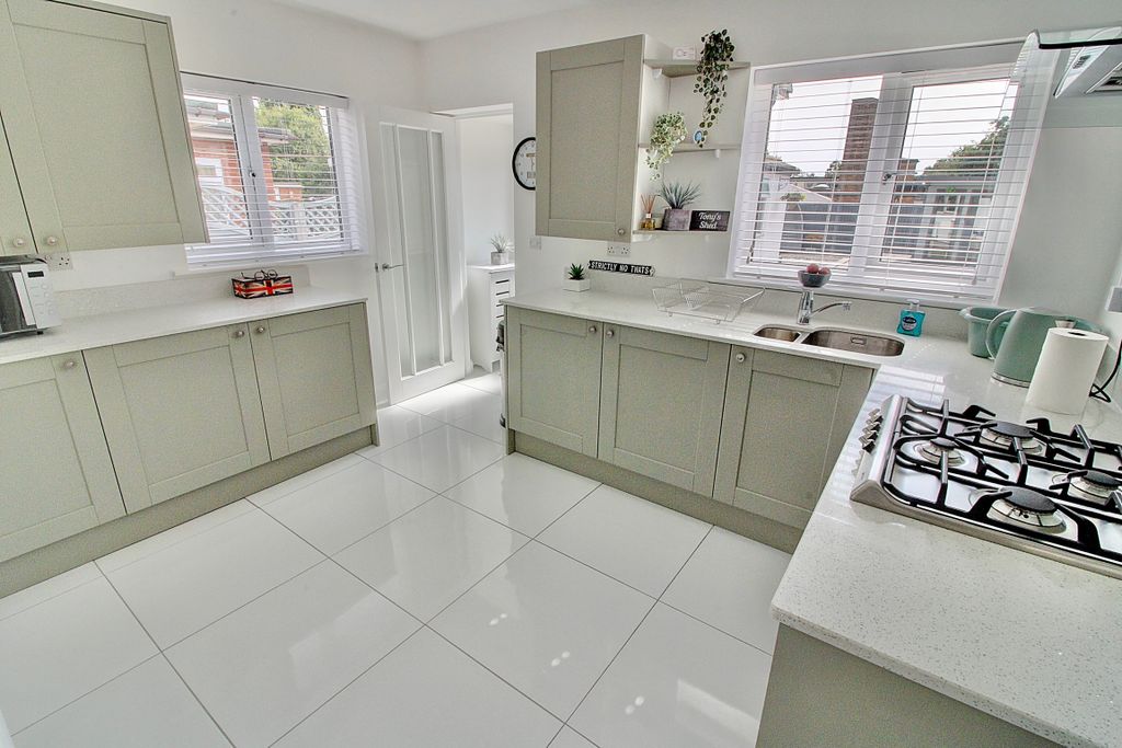 Property photo 2 of 29 2. Kitchen