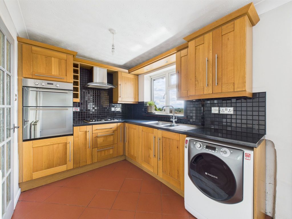 Property photo 3 of 16 Breakfast Kitchen
