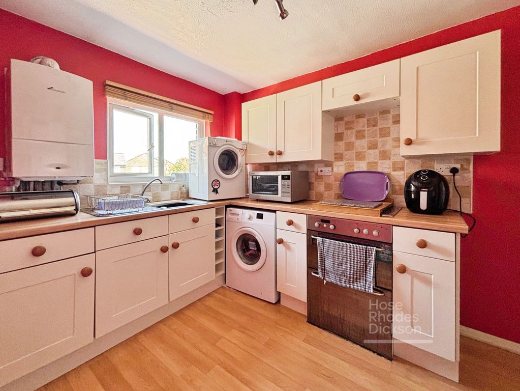 Property photo 2 of 9 Kitchen