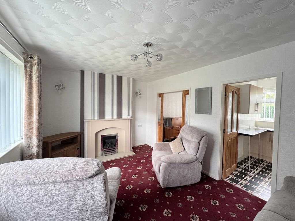 Property photo 2 of 11 Lounge