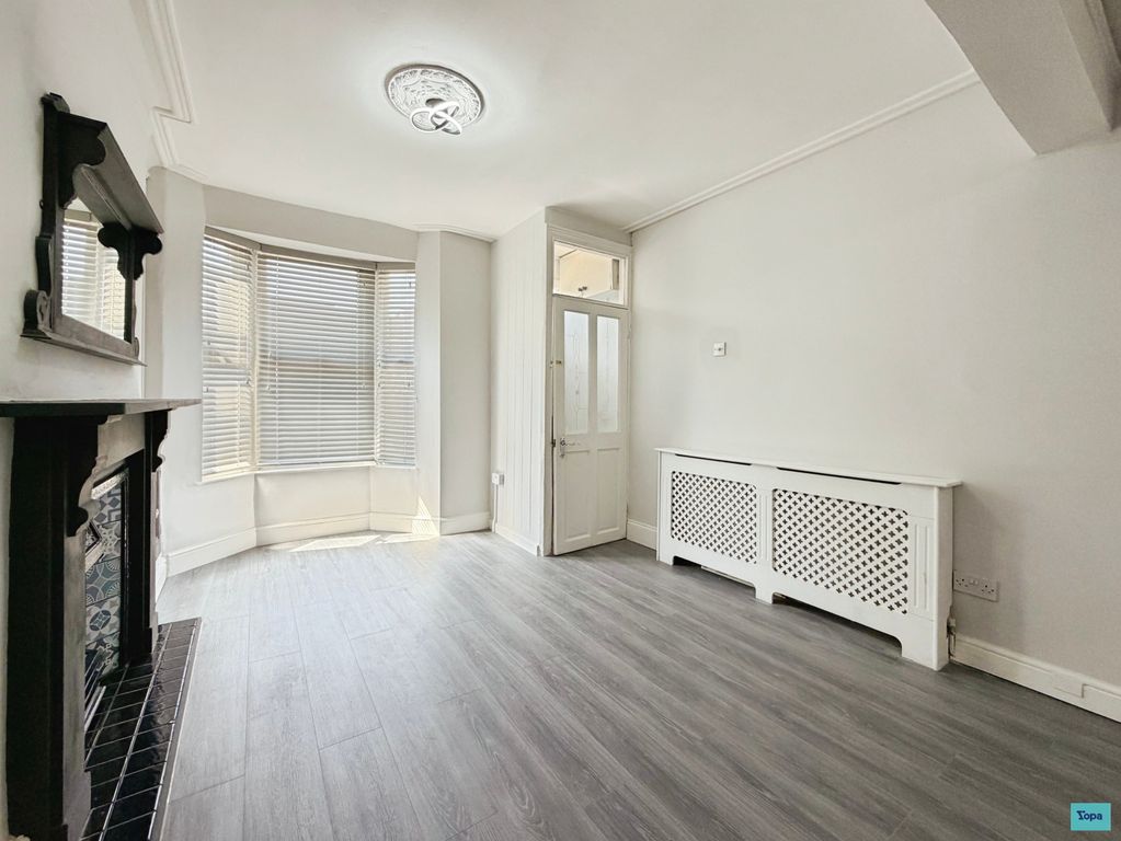 Property photo 2 of 13 4