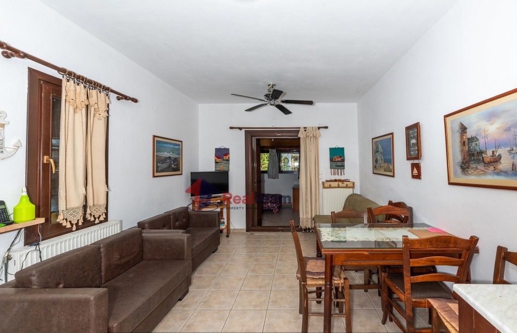 Property photo 2 of 25