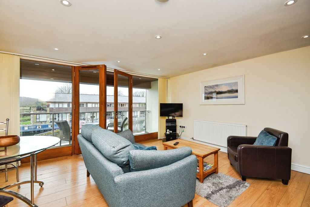 Property photo 3 of 20 Pbox-Img.Jpg