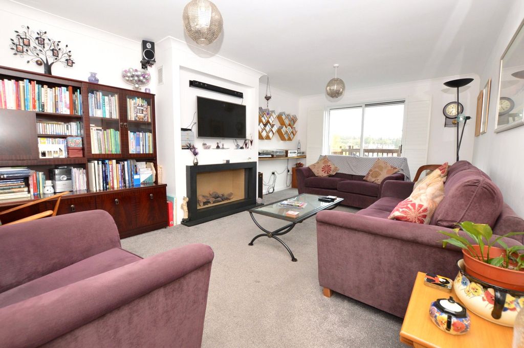 Property photo 2 of 21 Living Room