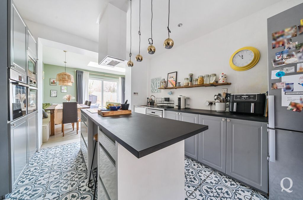 Property photo 2 of 26 B9646F56-10F0-4c5...