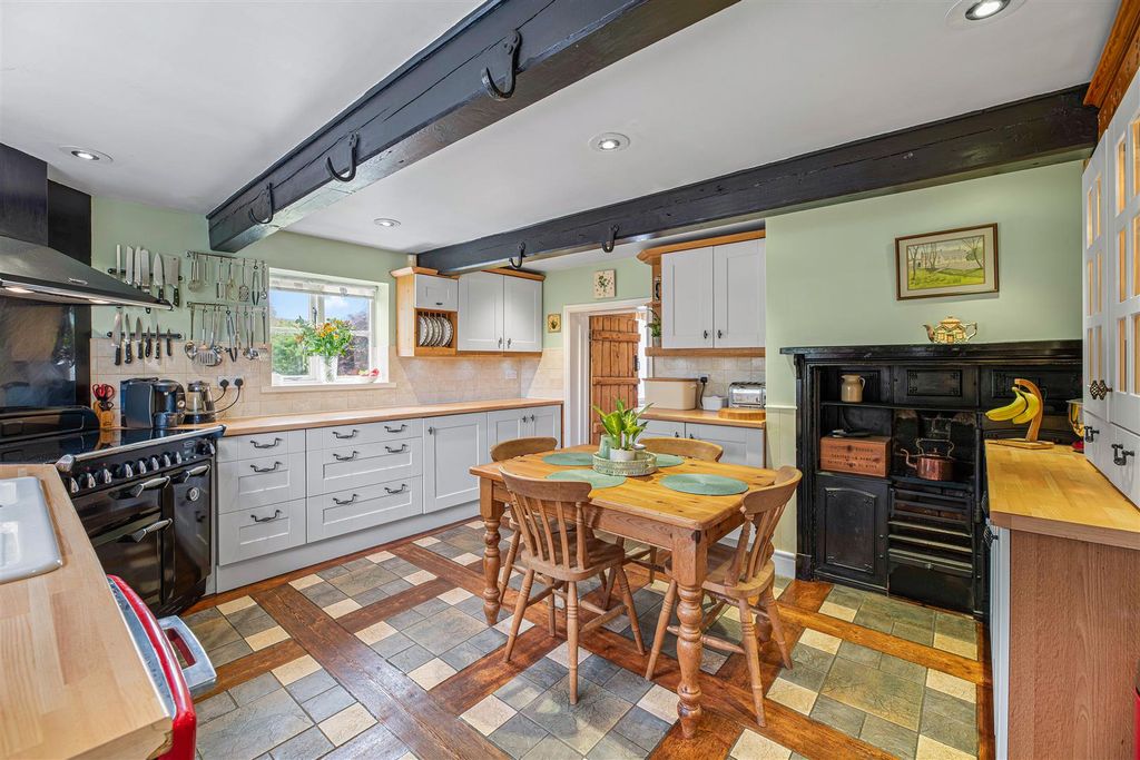 Property photo 3 of 28 Kitchen