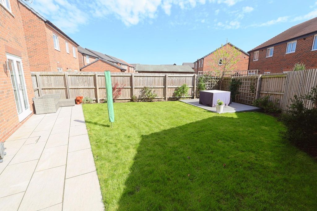Property photo 2 of 15 Externally