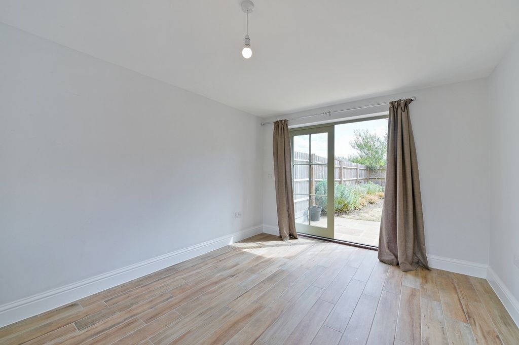 Property photo 2 of 10 Picture No. 05