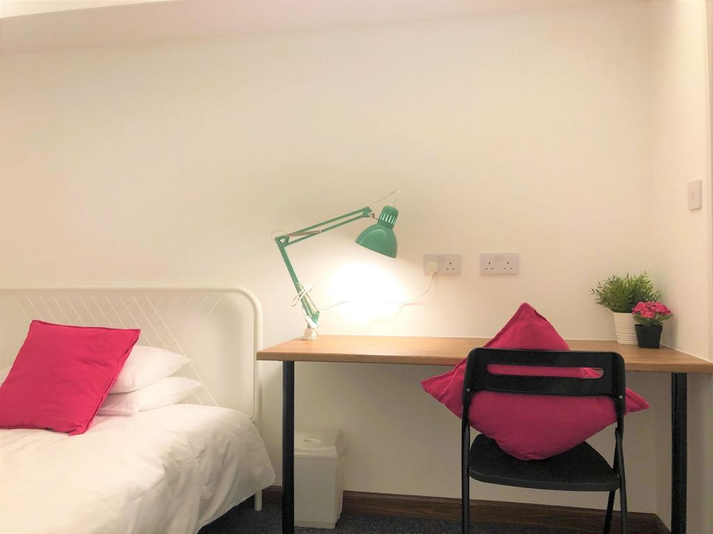 Property photo 1 of 14 A Tidy And Cozy Single Bedroom Featuring A White m...