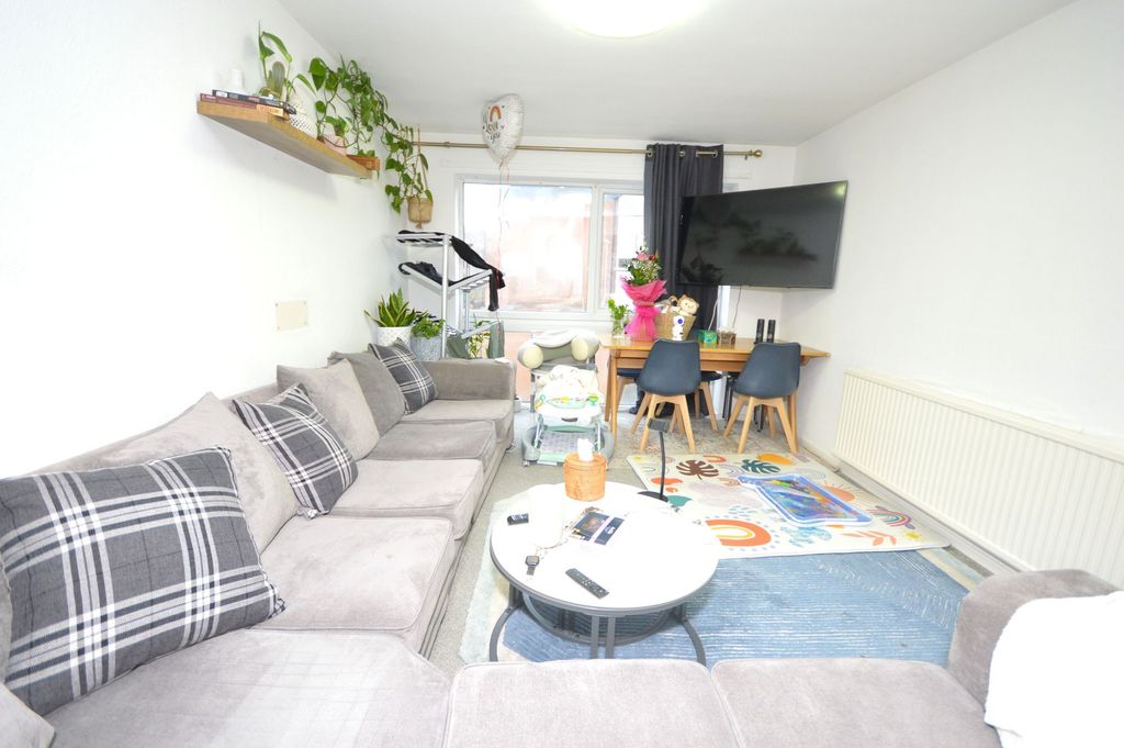 Property photo 3 of 11