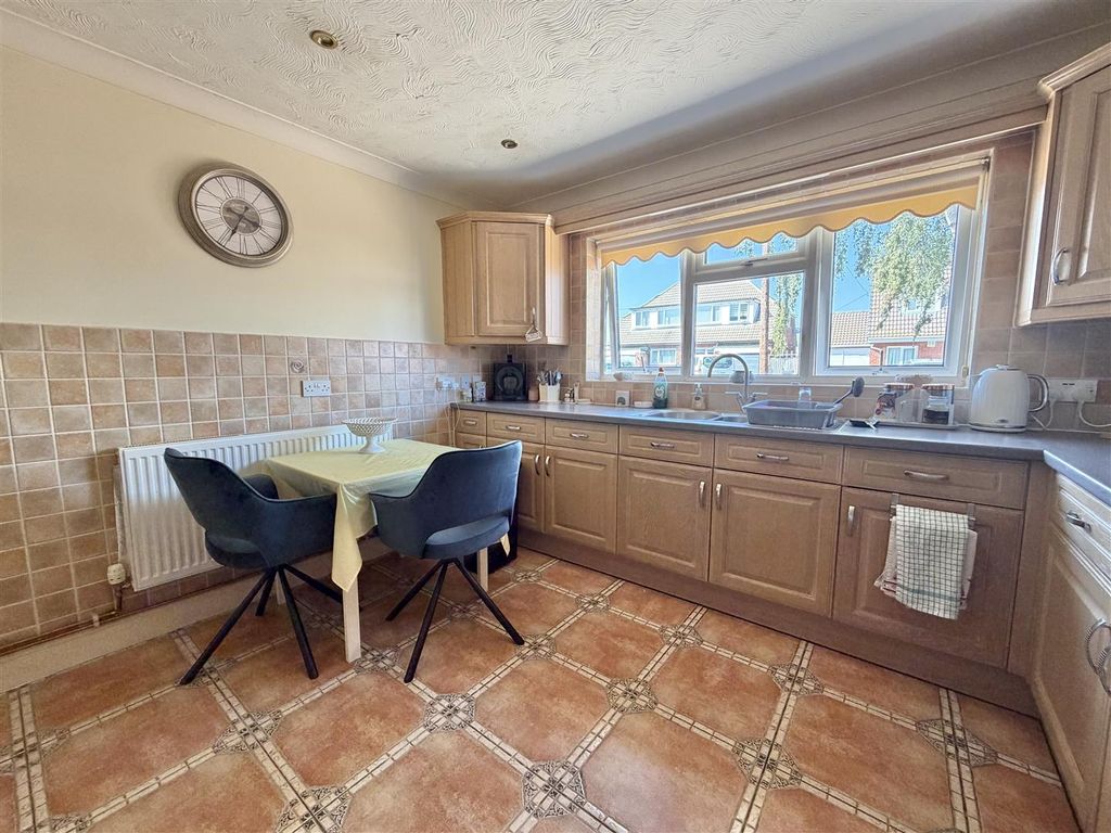 Property photo 2 of 20 Kitchen