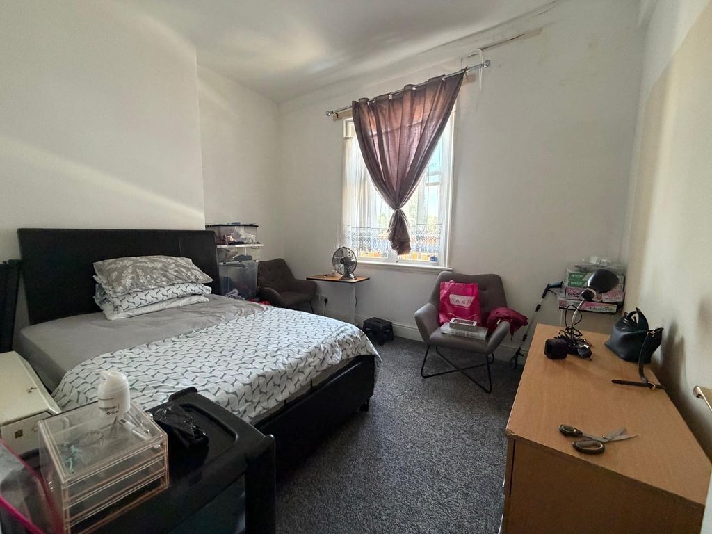 Property photo 3 of 6