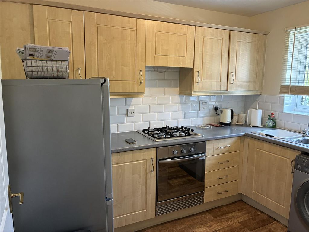 Property photo 3 of 18 Kitchen