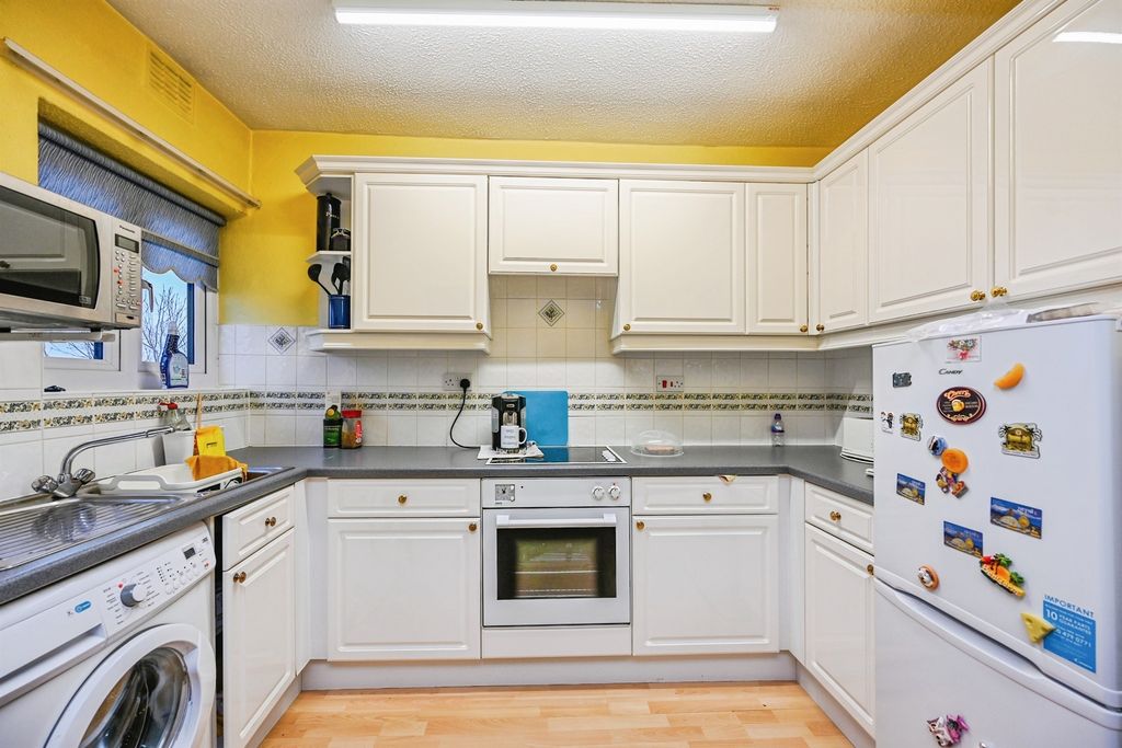 Property photo 2 of 11