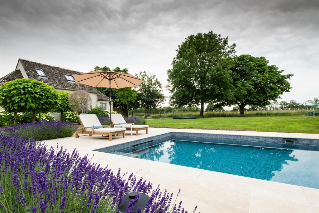 Property photo 2 of 25 Image