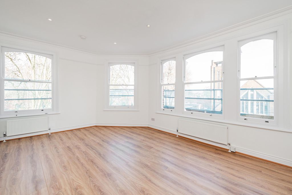 Property photo 1 of 12 Photo 02