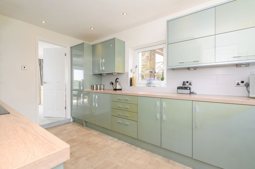 Property photo 2 of 17 Kitchen