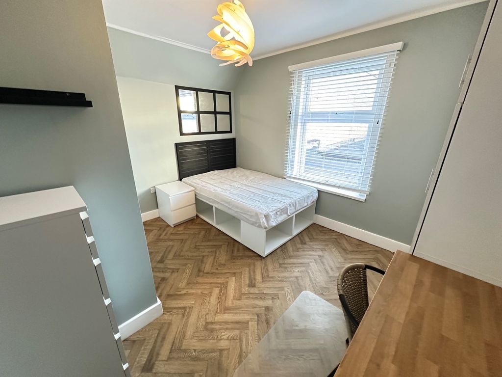 Property photo 1 of 7 4640340