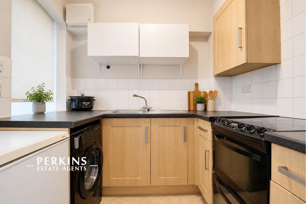 Property photo 2 of 4 Kitchen.Jpg