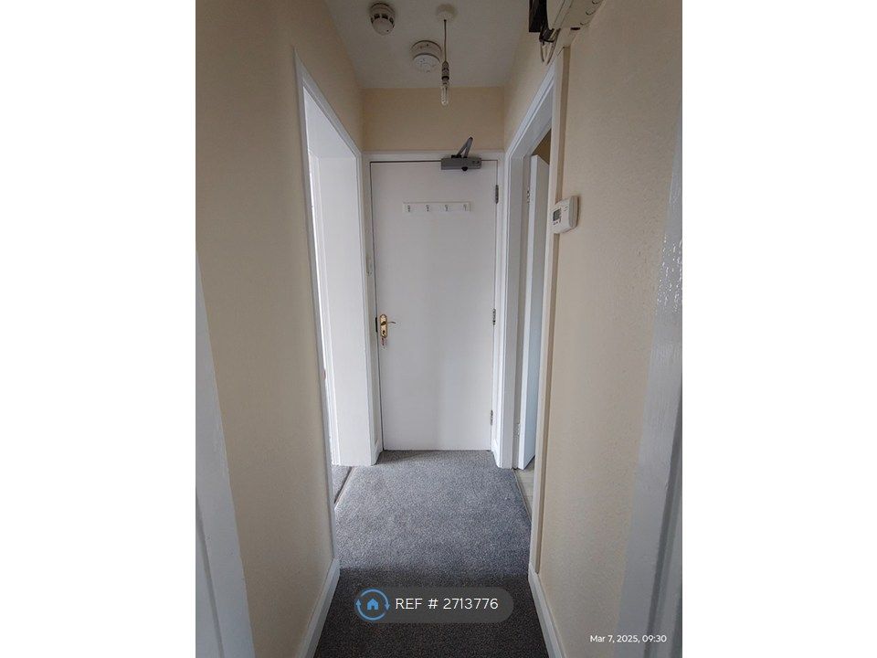 Property photo 2 of 7 Entrance Hall