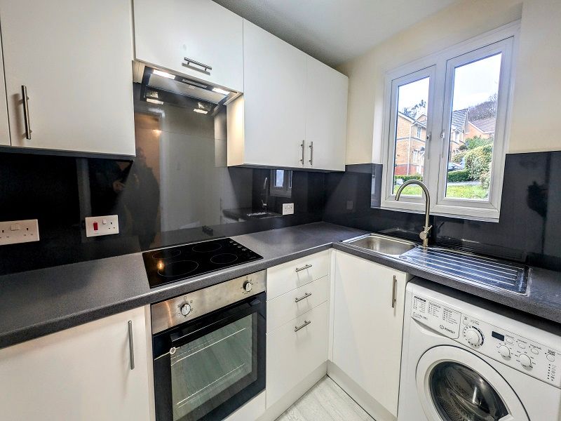 Property photo 3 of 6 Kitchen