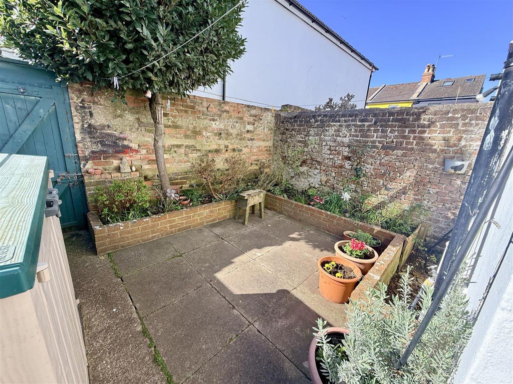 Property photo 2 of 13 For Sale By Aspire Residential | London Street