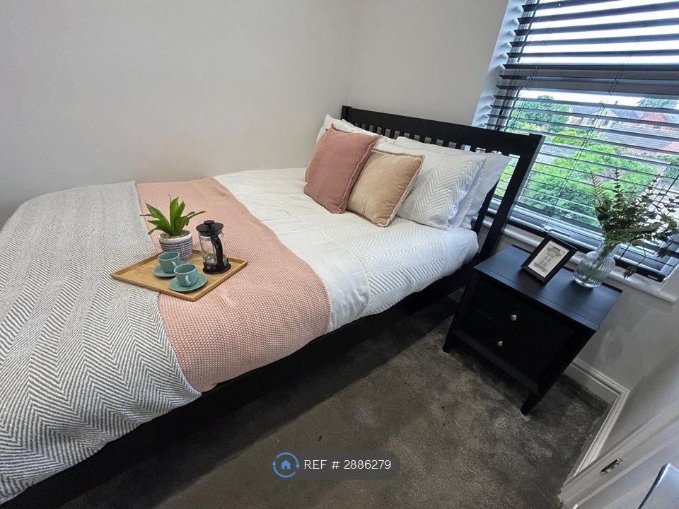 Property photo 3 of 11 Room 4