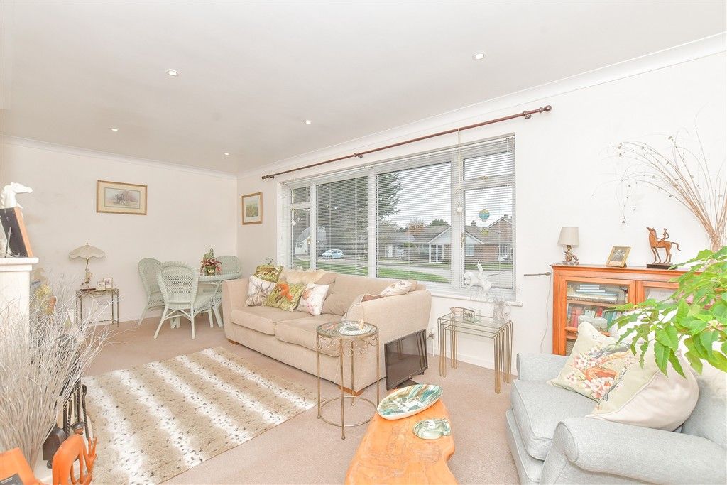 Property photo 3 of 13 Lounge/Diner