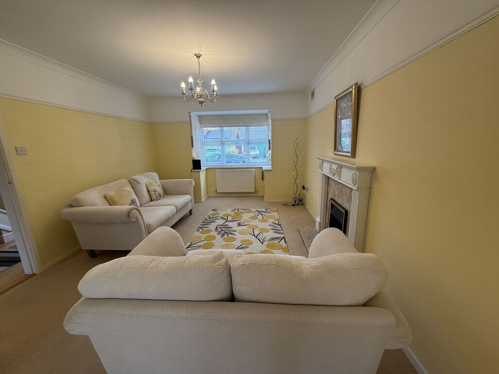 Property photo 2 of 11 Lounge