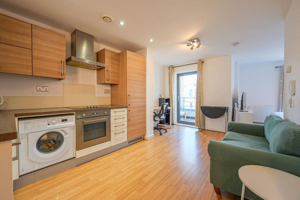 Property photo 2 of 8