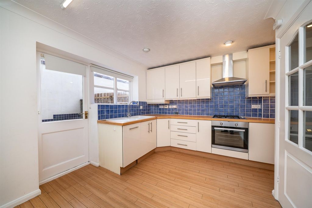 Property photo 3 of 23 11-Bowes-Lyon-Mews-1005.Jpg