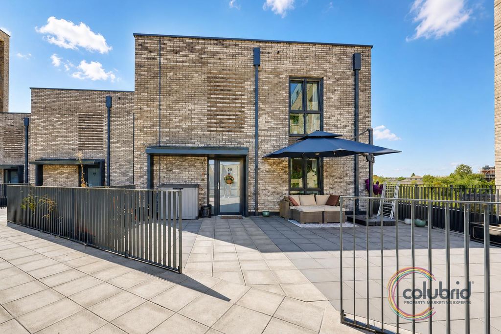 Property photo 1 of 20