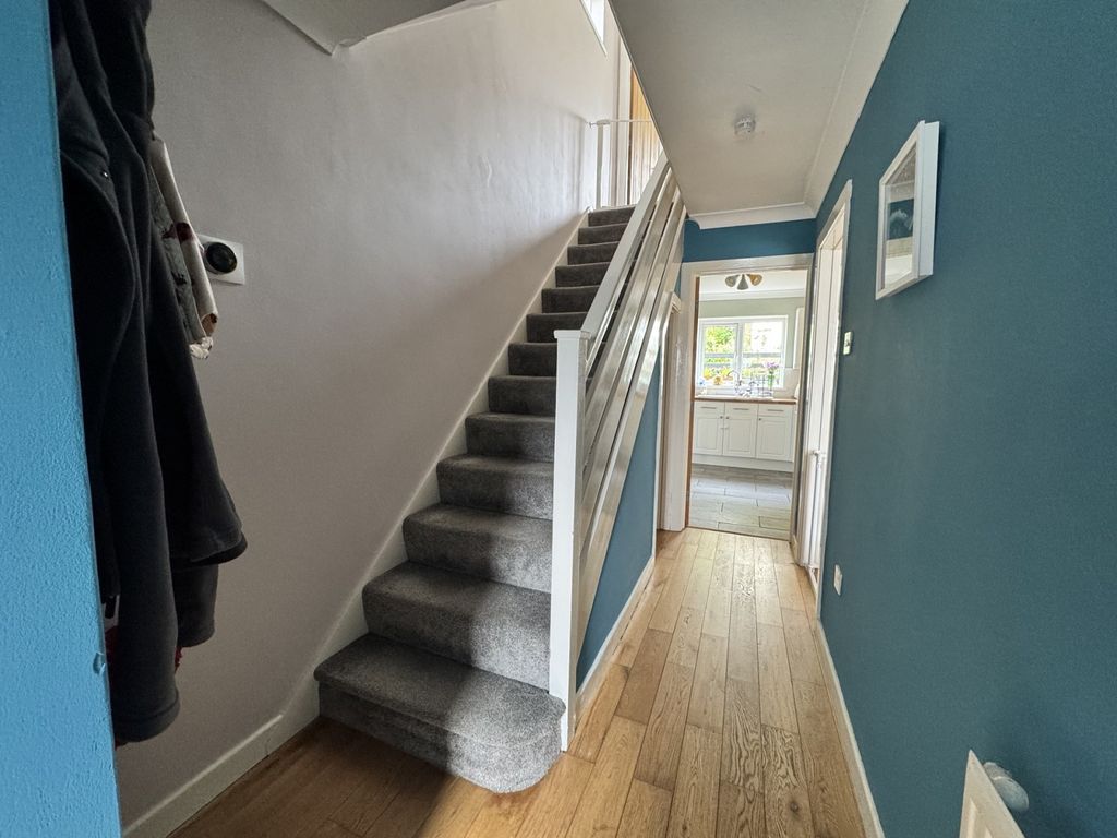 Property photo 2 of 21 Hallway