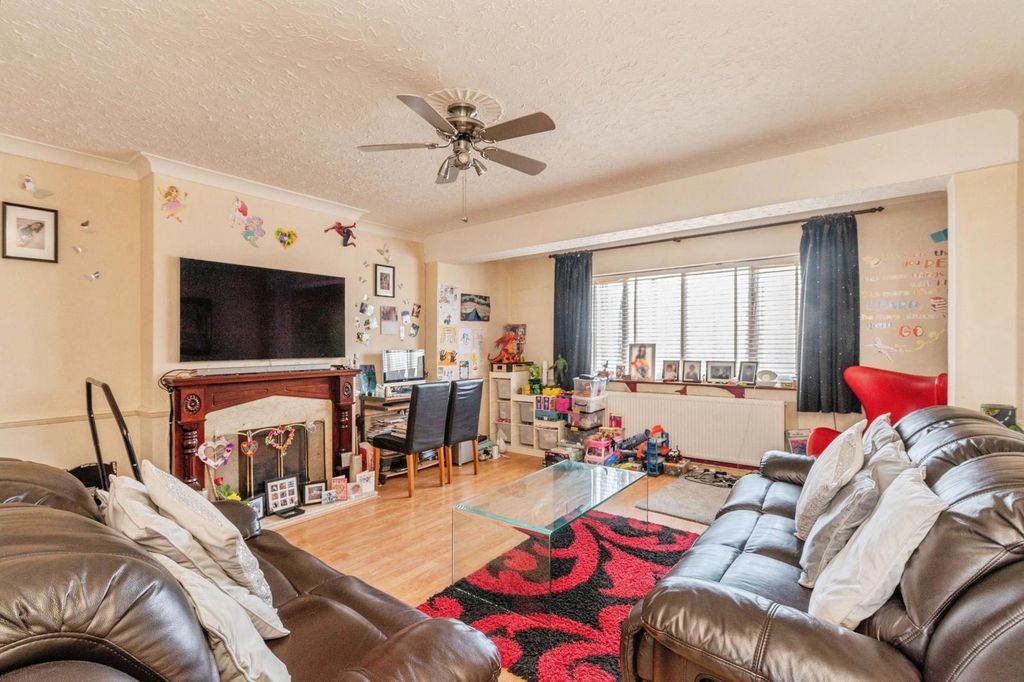 Property photo 2 of 17 Picture