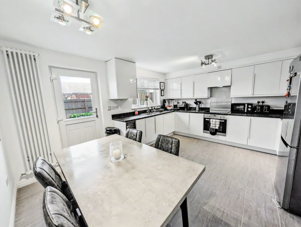 Property photo 3 of 27