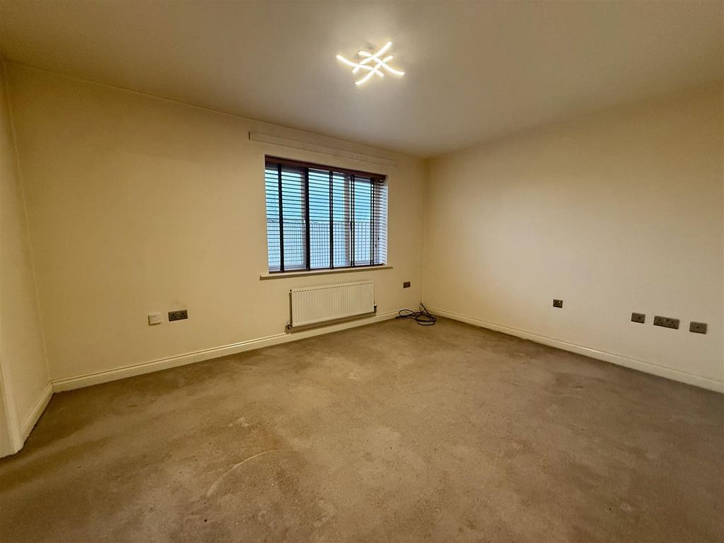 Property photo 2 of 15 Lounge