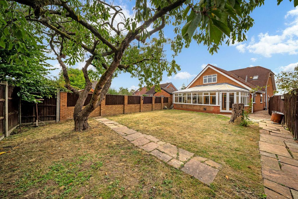 Property photo 2 of 34