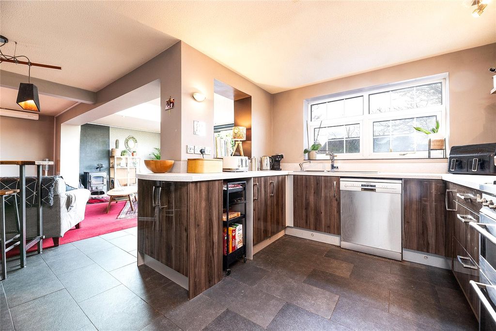 Property photo 2 of 43 Picture No. 08