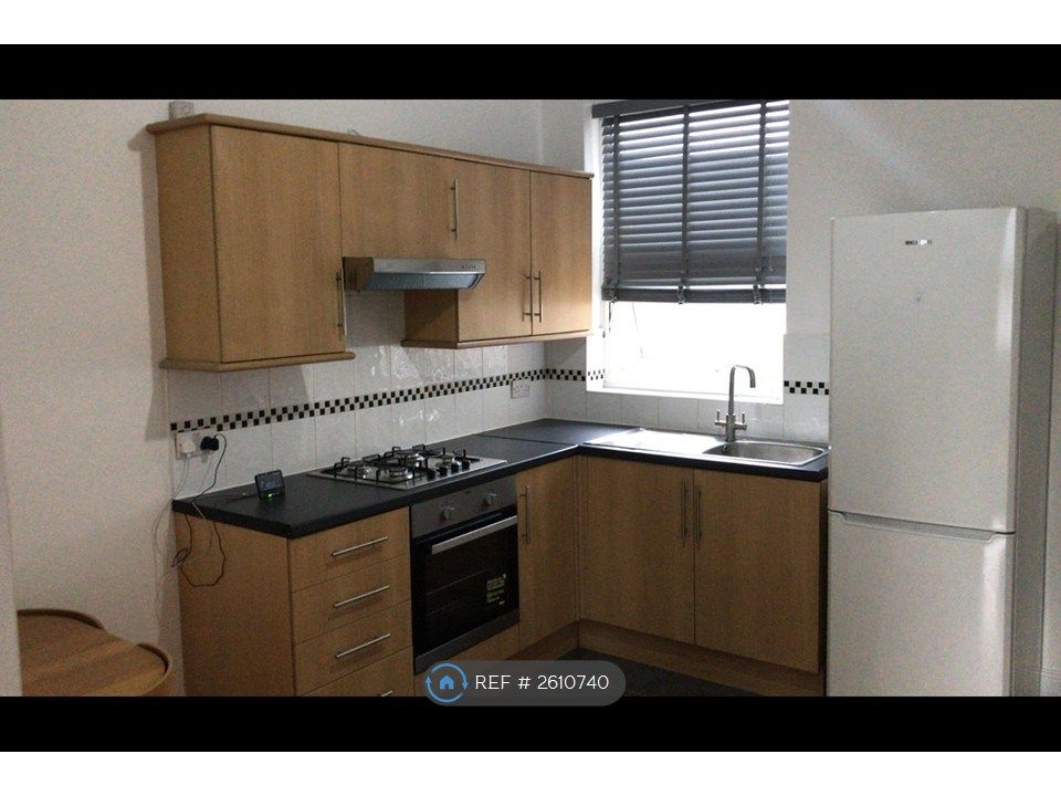 Property photo 1 of 6 Fully Fitted Kitchen