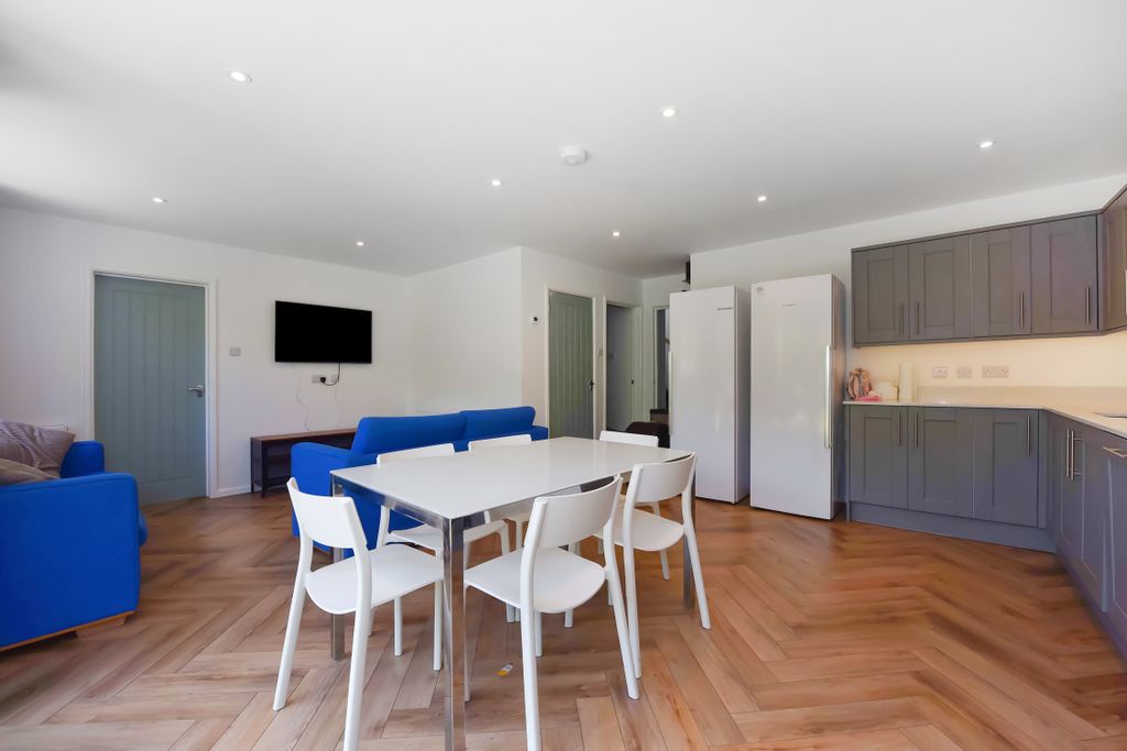 Property photo 3 of 15 Ph3_6058405
