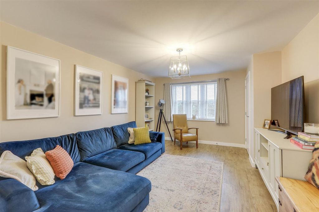 Property photo 2 of 25