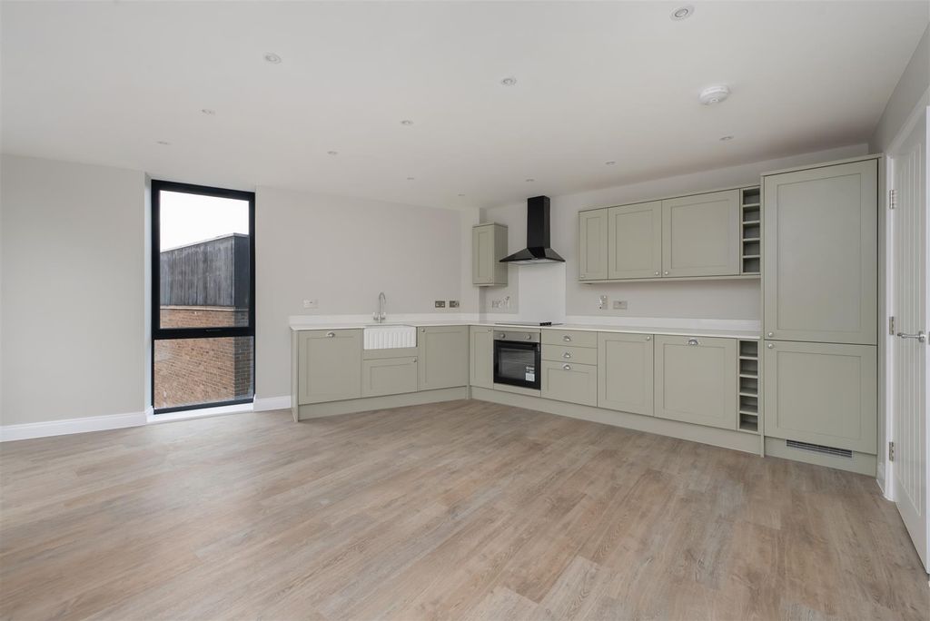 Property photo 2 of 24 Beach Walk, Whitstable