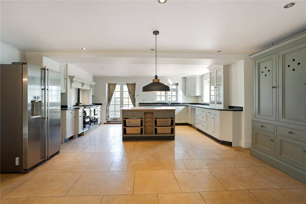 Property photo 2 of 18 Kitchen
