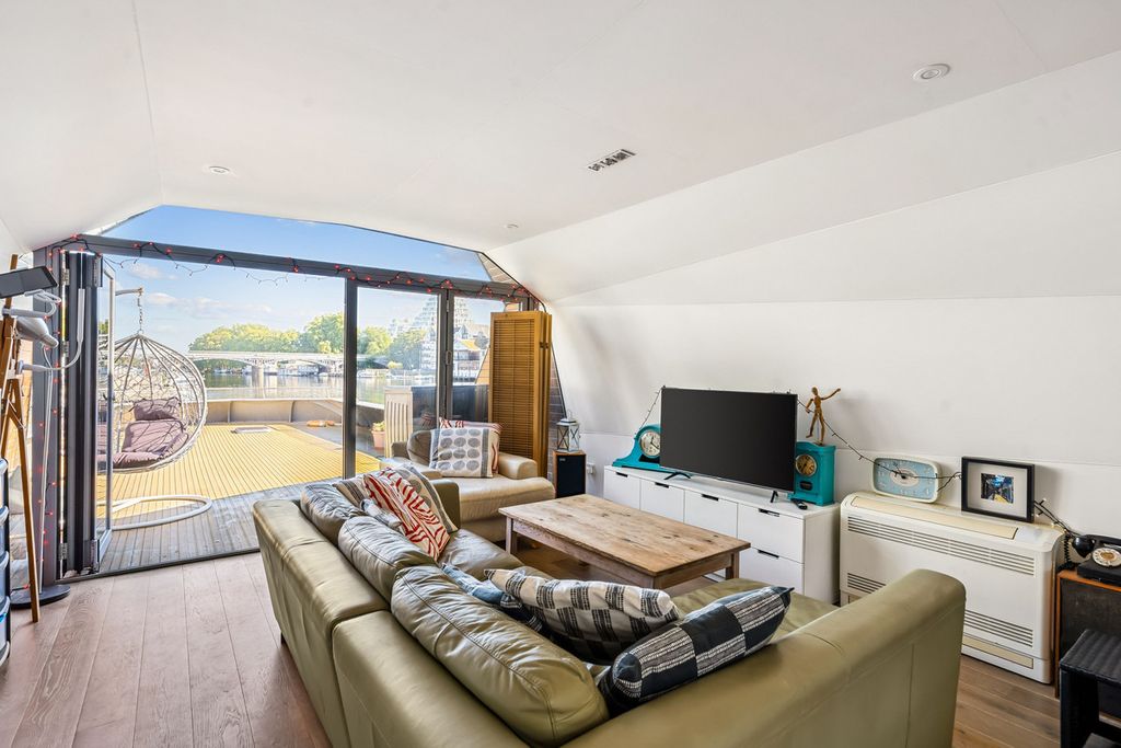 Property photo 3 of 21