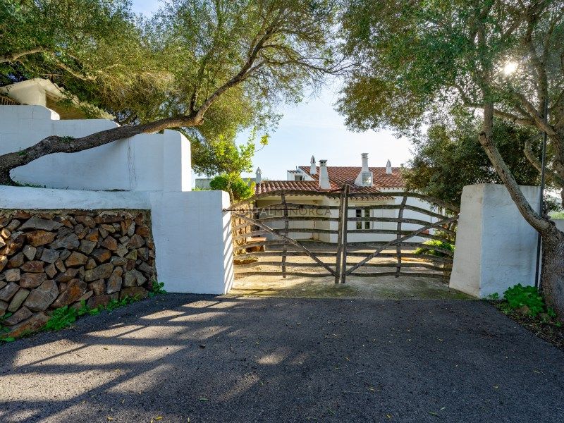 Property photo 3 of 42