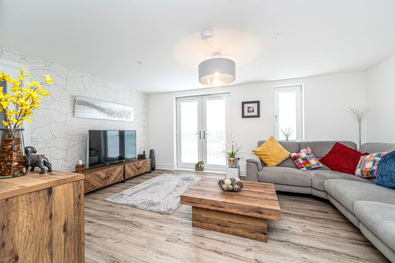 Property photo 3 of 24 Lounge